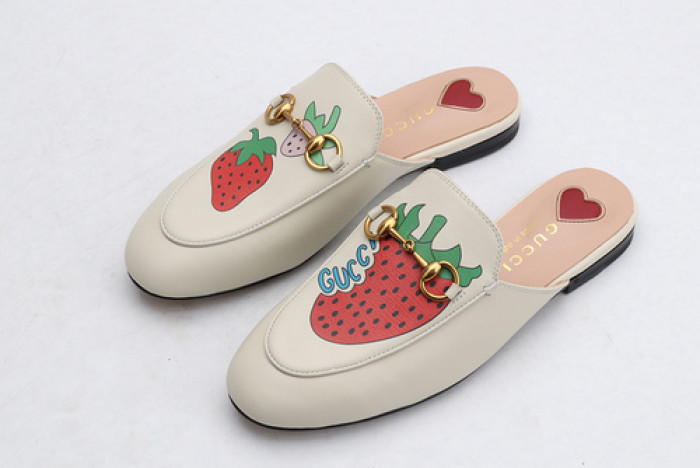 guc loafer