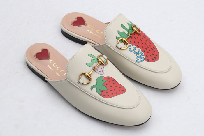 guc loafer