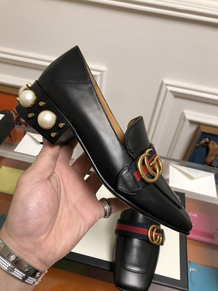 guc loafer