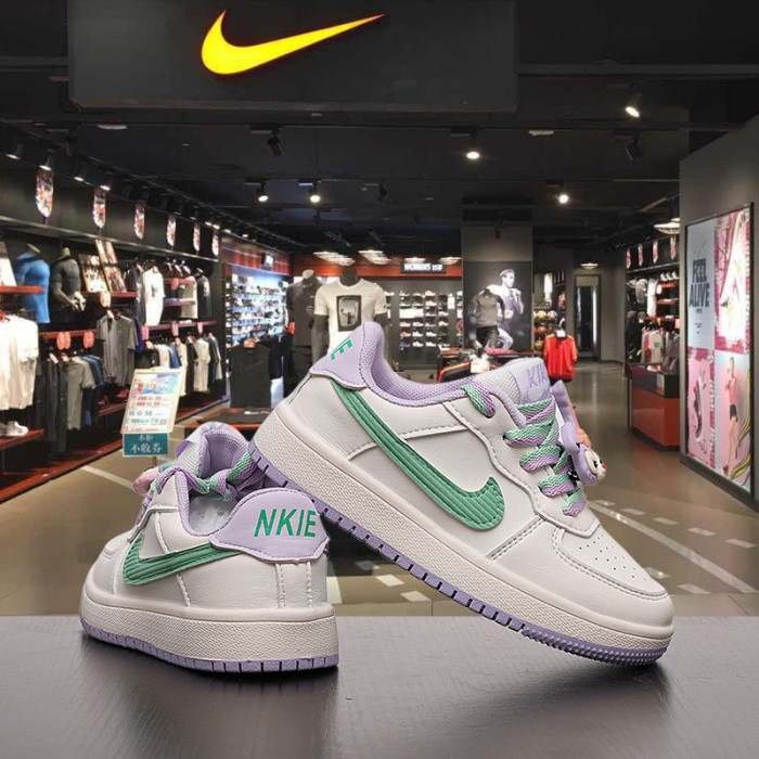 nike shoes bear 2