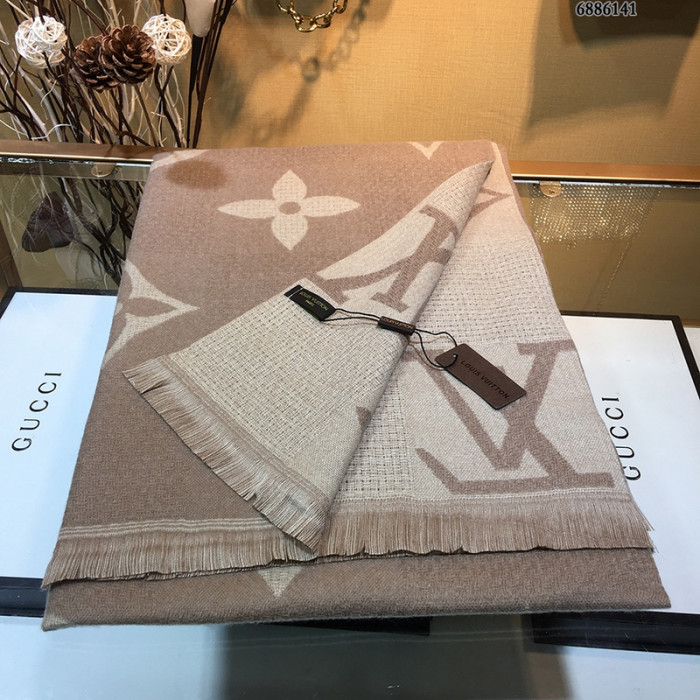 l**is V*t*n scarf