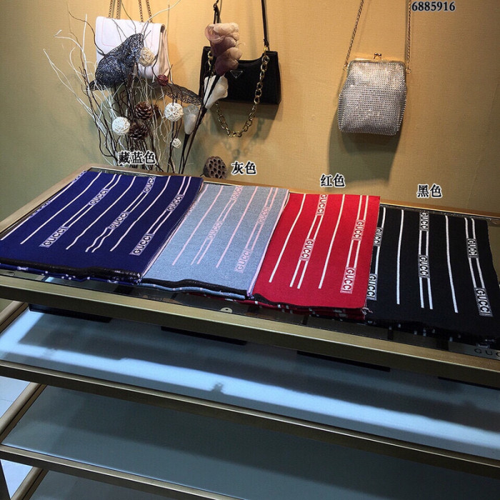 g*u*i scarf