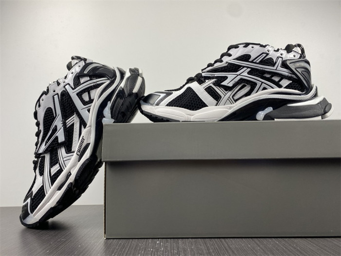 Ba*len*cia*ga runner sneakers white black white 677403w3rb29010