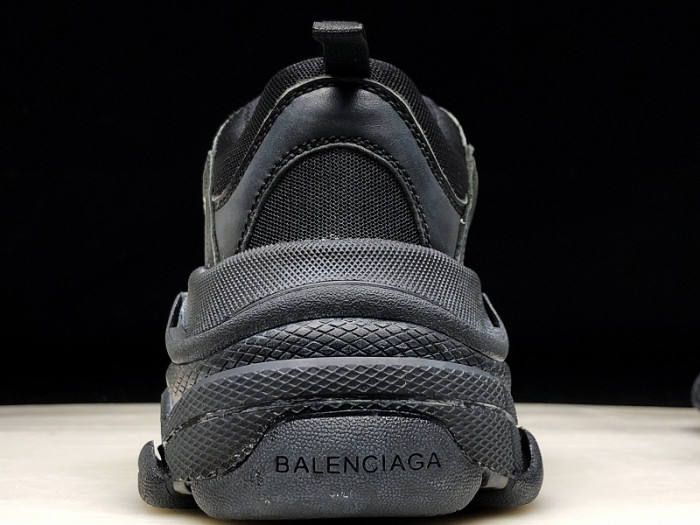 bl triple-s sneakers black h903p057