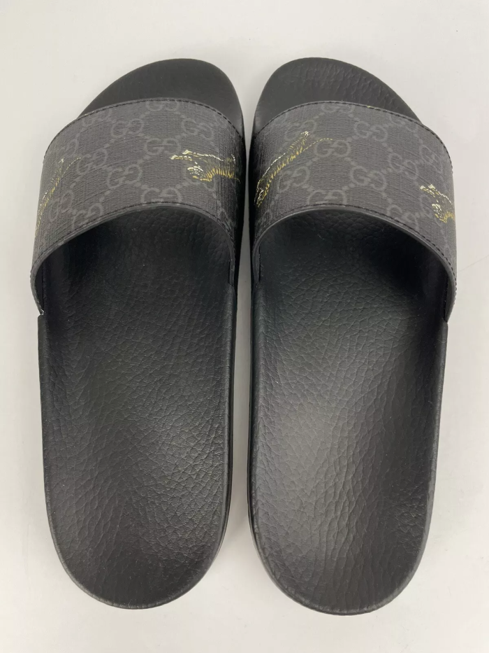 G*u*i sandal