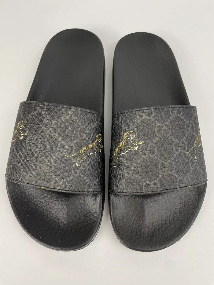 G*u*i sandal